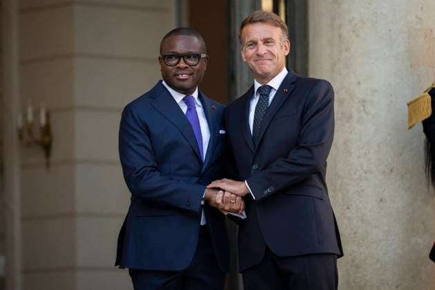 Emmanuel Macron Welcomes Benin President Romuald Wadagni - Paris French President Emmanuel Macron welcomes Benin s President Romuald Wadagni at the Elysee Palace in Paris on October 5, 2026. Photo by Eliot Blondet ABACAPRESS.COM Paris Ile-de-France France  Copyright: xBlondetxEliot ABACAx
