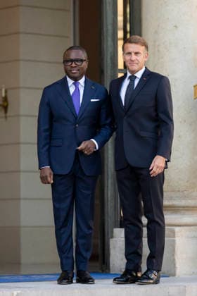 Emmanuel Macron Welcomes Benin President Romuald Wadagni - Paris French President Emmanuel Macron welcomes Benin s President Romuald Wadagni at the Elysee Palace in Paris on October 5, 2026. Photo by Eliot Blondet ABACAPRESS.COM Paris Ile-de-France France  Copyright: xBlondetxEliot ABACAx