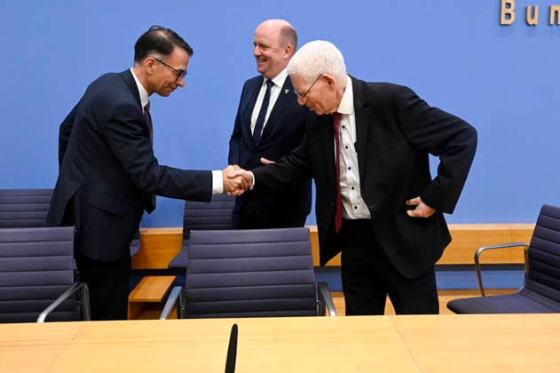 ABB BPK Christian Heinz, Hessian Minister of Justice and for the Rule of Law; Uwe Becker, Representative of the Hessian State Government for Jewish Life; Dr. Josef Schuster, President of the Central Council of Jews in Germany C Topic: Presentation Resolutely Against Antisemitism —Expert Opinion o