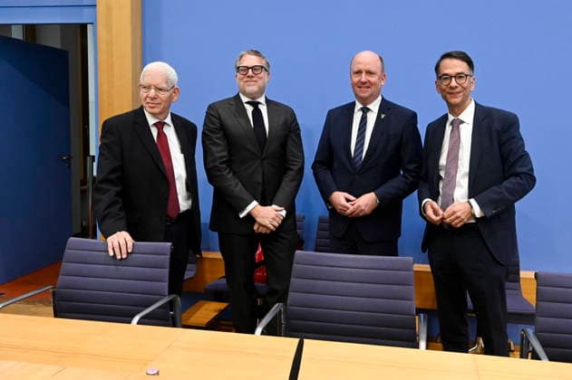ABB BPK Dr. Josef Schuster, President of the Central Council of Jews in Germany; Prof. Dr. Steffen Augsberg, Professor of Public Law, Justus Liebig University of Giessen; Uwe Becker, Representative of