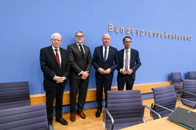 ABB BPK Dr. Josef Schuster, President of the Central Council of Jews in Germany; Prof. Dr. Steffen Augsberg, Professor of Public Law, Justus Liebig University of Giessen; Uwe Becker, Representative of