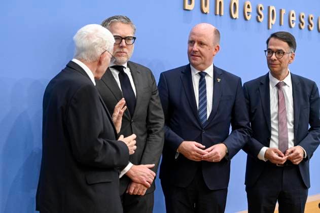 ABB BPK Dr. Josef Schuster, President of the Central Council of Jews in Germany; Prof. Dr. Steffen Augsberg, Professor of Public Law, Justus Liebig University of Giessen; Uwe Becker, Representative of