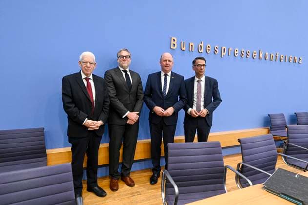 ABB BPK Dr. Josef Schuster, President of the Central Council of Jews in Germany; Prof. Dr. Steffen Augsberg, Professor of Public Law, Justus Liebig University of Giessen; Uwe Becker, Representative of
