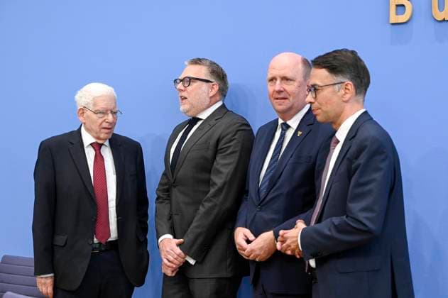 ABB BPK Dr. Josef Schuster, President of the Central Council of Jews in Germany; Prof. Dr. Steffen Augsberg, Professor of Public Law, Justus Liebig University of Giessen; Uwe Becker, Representative of