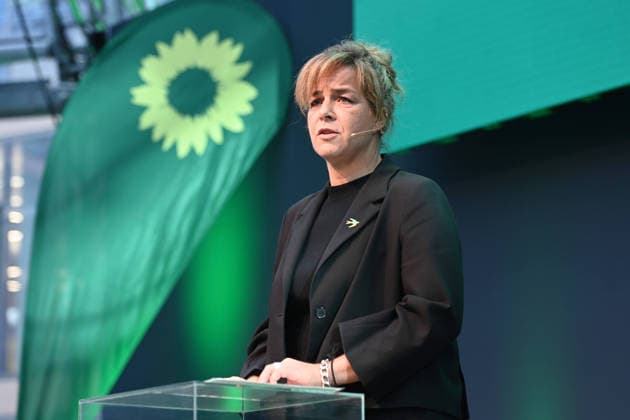 Mona NEUBAUR intends to lead her party as the top candidate in the 2027 state election in North Rhine-Westphalia. During her speech, Mona NEUBAUR, Alliance 90 The Greens, Minister for Economy, Industry, Climate Protection, and Energy, Deputy Minister-President of North Rhine-Westphalia, at a press conference held by Alliance 90 The Greens regarding the nominati