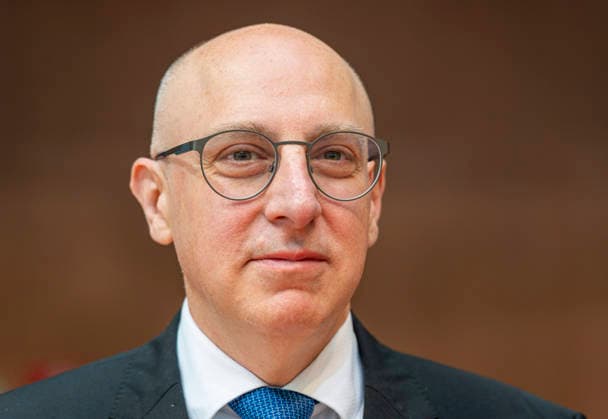 Sinan Selen: Hearing of the Federal Intelligence Services, EUR, Germany, Berlin, October 5, 2026 Sinan Selen, President of the Federal Office for the Protection of the Constitution Hearing of the Presidents of the Federal Intelligence Services The Parliamentary Oversight Committee oversees the intelligence activities of the federal government
