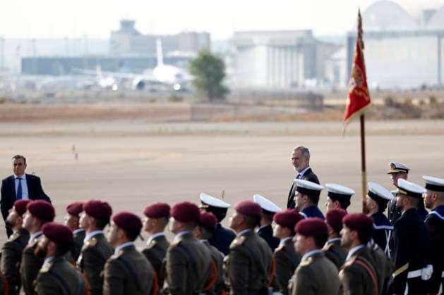 The King and Queen Begin Their State Visit to Finland King Felipe VI during the ceremonial send-off held at the airport prior to his state visit to Finland, on October 5, 2026, in Madrid, Spain. The state visit to Finland will take place October 5–7, with stops in Helsinki and Rovaniemi. STATE VISIT KING AND QUEEN AIRPORT Antonio Gutiérrez Madrid, Madrid, Spain  Copyright: xAntonioxGutiÃ rrezx 7821957