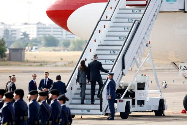 The King and Queen Begin Their State Visit to Finland Queen Letizia and King Felipe VI during the ceremonial send-off held at the airport prior to their state visit to Finland, on October 5, 2026, in Madrid, Spain. The state visit to Finland will take place October 5–7, with stops in Helsinki and Rovaniemi. STATE VISIT KING AND QUEEN AIRPORT Antonio Gutiérrez Madrid, Madrid, Spain  Copyright: xAntonioxGutiÃ rrezx 7821963