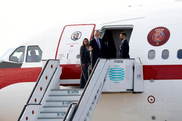 The King and Queen Begin Their State Visit to Finland Queen Letizia and King Felipe VI during the ceremonial send-off held at the airport prior to their state visit to Finland, on October 5, 2026, in Madrid, Spain. The state visit to Finland will take place October 5–7, with stops in Helsinki and Rovaniemi. STATE VISIT KING AND QUEEN AIRPORT Antonio Gutiérrez Madrid, Madrid, Spain  Copyright: xAntonioxGutiÃ rrezx 7821968