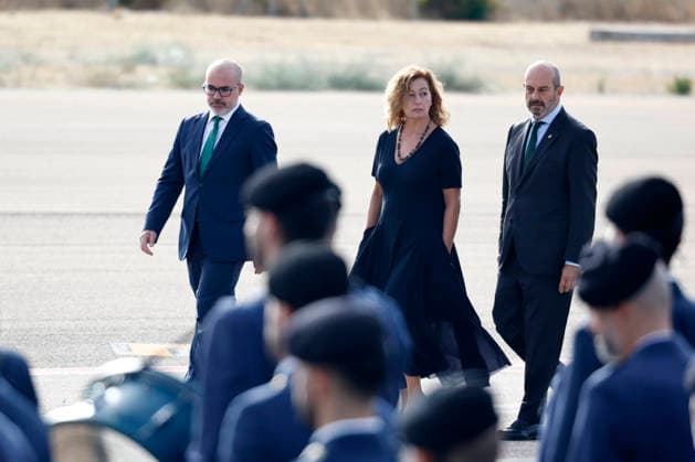 The King and Queen Begin Their State Visit to Finland I D The Government Delegate for the Community of Madrid, Francisco Martín, the President of the Congress, Francina Armengol, and the President of the Senate, Pedro Rollán, during the ceremonial send-off held at the airport ahead of their state visit to Finland, on October 5, 2026, in Madrid, Spain. The state visit to Finland will take place October 5–7, with visits to Helsinki and Rovaniemi. STATE VISIT KING AND QUEEN AIRPORT Antonio Gutiérrez Madrid, Madrid, Spain  Copyright: xAntonioxGutiÃ rrezx 7821978