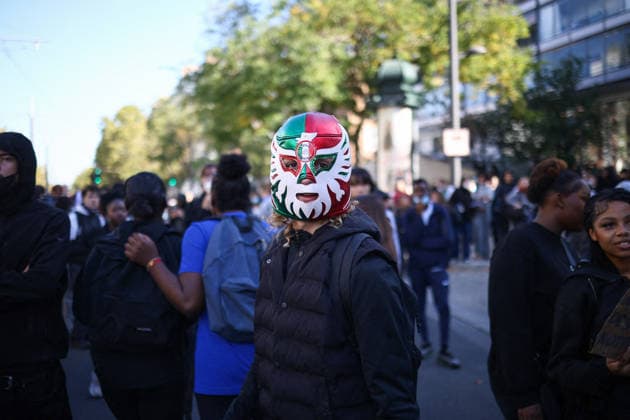 Clashes With Police During Student Protest - Paris Clashes between protesters and police during the student demonstration between the Lycee Paul Valéry and the Lycée Elisa Lemonnier in the 12th arrondissement of Paris, France on October 5, 2026. Students continue their protest to demand the hiring of substitute teachers, increased resources, and decent learning conditions. Photo by Raphael Lafargue ABACAPRESS.COM Paris France  Copyright: xLafarguexRaphael ABACAx