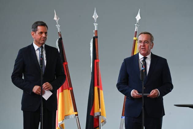 Navy to Get New Port in Emden Boris Pistorius (SPD), Federal Minister of Defense, speaks at a press conference at the Knock Main Pumping Station; standing next to him is Olaf Lies (SPD), Minister-President of Lower Saxony Boris Pistorius (SPD) announced today that a new nav Copyright: xdiebildwerftx