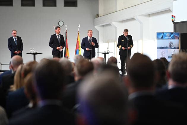 Navy to Get New Port in Emden Emden’s First City Councilor Horst Jahnke (SPD), Olaf Lies (SPD), Minister-President of Lower Saxony, Boris Pistorius (SPD), Federal Mi Copyright: xdiebildwerftx