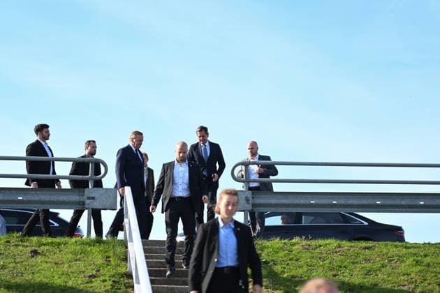 Navy to Get New Port in Emden Olaf Lies (SPD), Minister-President of Lower Saxony, joins Boris Pistorius (SPD), Federal Minister of Defense, at the Knock Main Pumping Station. Federal Minister of Defense Boris Pistorius (SPD) announced today that a new naval port is to be built in Copyright: xdiebildwerftx