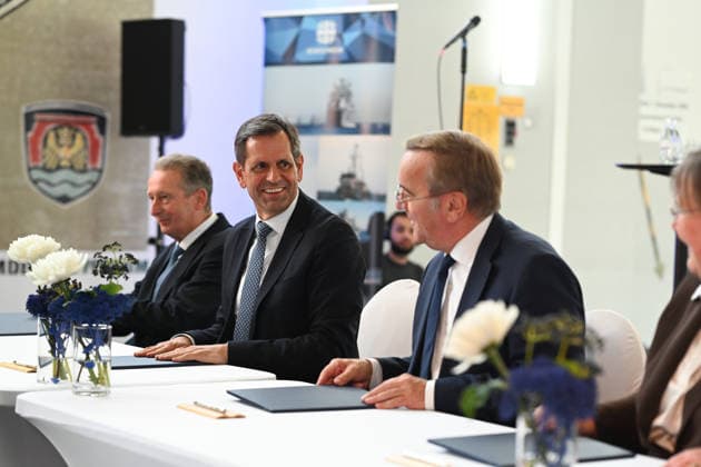 Navy to Get New Port in Emden Olaf Lies (SPD), Minister-President of Lower Saxony, looks toward Boris Pistorius (SPD), Federal Minister of Defense, after the signing ceremony at the Knock Main Pumping Station. Federal Minister of Defense Boris Pistorius (SPD) a Copyright: xdiebildwerftx