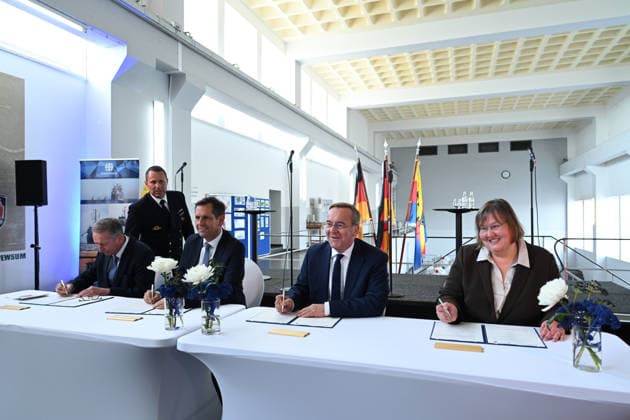 Navy to Get New Port in Emden Boris Pistorius (SPD), Federal Minister of Defense, signs a memorandum of understanding at the Knock main pumping station Federal Minister of Defense Boris Pistorius (SPD) announced today that a new naval port is to be built in Emden. As part of a new strategy, the Navy is to be mod Copyright: xdiebildwerftx