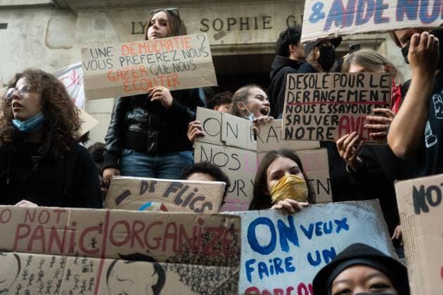 High school students block their schools in Paris High school students in front of Lycee Sophie Germain continue to block the entrances to schools in Paris on Monday morning as part of a nationwide protest movement over deteriorating conditions in French education. Students are demanding more resources, smaller class sizes, more teachers and improvements to school facilities. Paris France  Copyright: xNikxErikxNeubauerx DSC_8561