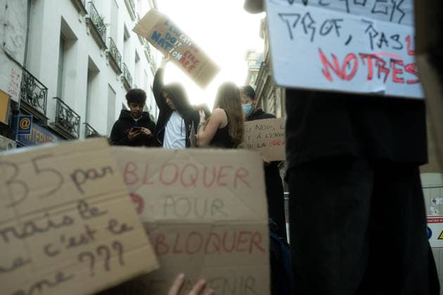 High school students block their schools in Paris High school students in front of Lycee Sophie Germain continue to block the entrances to schools in Paris on Monday morning as part of a nationwide protest movement over deteriorating conditions in French education. Students are demanding more resources, smaller class sizes, more teachers and improvements to school facilities. Paris France  Copyright: xNikxErikxNeubauerx DSC_8712