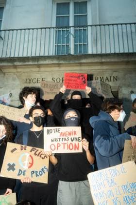High school students block their schools in Paris High school students in front of Lycee Sophie Germain continue to block the entrances to schools in Paris on Monday morning as part of a nationwide protest movement over deteriorating conditions in French education. Students are demanding more resources, smaller class sizes, more teachers and improvements to school facilities. Paris France  Copyright: xNikxErikxNeubauerx DSC_8854