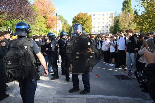 Blockade at Jean Michel High School, Lons-le-Saunier, October 5, 2026 PHOTOPQR LE PROGRES Philippe TRIAS 10 05 2026 Blockade at Jean Michel High School, Lons-le-Saunier, October 5, 2026 Blockade of Jean Michel High School by students Several arrests were made following clashes and mortar fire with the police France Fires have broken out at several schools in France, as students protest by blockading educational institutions nationwide over school funding and learning conditions Jura Franche-Comté France  Copyright: xPHOTOPQR LExPROGRES MAXPPPxPhilippexTRIASx 20261005LPL0064 20261005LPL0064