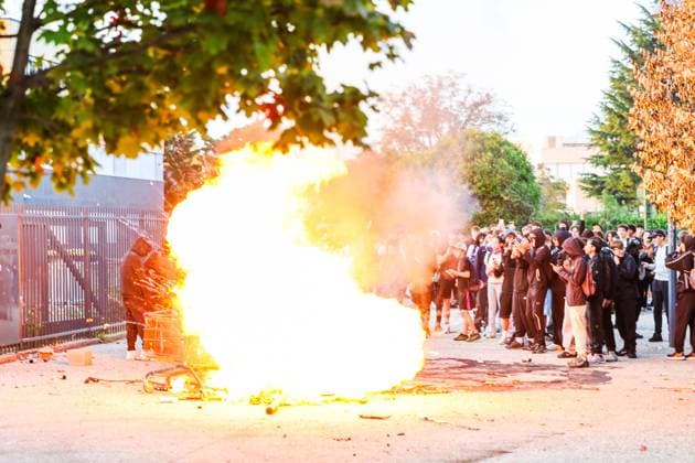 HIGH SCHOOL STUDENT PROTEST IN VALENCE PHOTOPQR LE DAUPHINE Eliot BERNARD Valence October 5, 2026 Valence, October 5: High school students protest at Algoud Laffemas High School. Photo by Eliot Bernard. France. Fires have broken out at several schools in France as students protest by blocking access to educational institutions nationwide over school funding and learning conditions. Valence, Drôme, Rhône-Alpes, France  Copyright: xPHOTOPQR LExDAUPHINE MAXPPPxEliotxBERNARDx 20261005JDL0161 20261005JDL0161