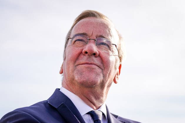 Germany, Emden: Federal Minister of Defense Boris Pistorius gazes into the distance during a press conference on the decision regarding the German Navy’s new naval base in Emden. Flags are visible in the background. Portrait, side profile, low-angle shot, Boris Pistorius, Federal Minister of Defense, Federa Copyright: xJOERANxSTEINSIEKx