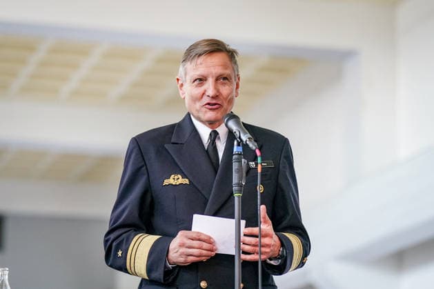 Germany, Emden: Vice Admiral Wilhelm Tobias Abry, Inspector General of the Navy, speaks at a press conference regarding the decision to establish a second German Navy base in Emden. Portrait, speech, microphone, Wilhelm Tobias Abry, Vice Admiral, Inspector General of the Navy, German Navy, Bundeswehr, naval base, site sel Copyright: xJOERANxSTEINSIEKx