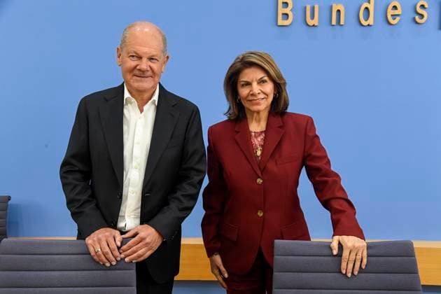 ABB BPK Olaf Scholz, former Federal Chancellor and Co-Chair of the ENSK, with Laura Chinchilla Miranda, President-elect of Costa Rica and Co-Chair of the ENSK Topic: Presentation of the North-South Commission on Development Policy (ENSK) Press Conference on the Composition and Priority Issues of the North-South Commi