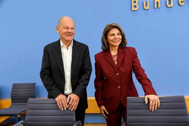 ABB BPK Olaf Scholz, former Federal Chancellor and Co-Chair of the ENSK, with Laura Chinchilla Miranda, President-elect of Costa Rica and Co-Chair of the ENSK Topic: Presentation of the North-South Commission on Development Policy (ENSK) Press Conference on the Composition and Priority Issues of the North-South Commi
