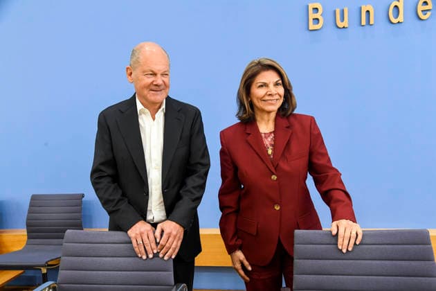 ABB BPK Olaf Scholz, former Federal Chancellor and Co-Chair of the ENSK, with Laura Chinchilla Miranda, President-elect of Costa Rica and Co-Chair of the ENSK Topic: Presentation of the North-South Commission on Development Policy (ENSK) Press conference on the composition and priority issues of the North-South Commi
