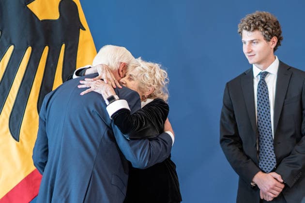Federal President Frank Walter Steinmeier awards the Order of Merit of the Federal Republic of Germany to 21 citizens on German Unity Day: Tova Friedman and Aron Goodman, Holocaust survivors and their grandson, who work together on TikTok to educate people about the Shoah. Federal President awards the Order of Merit