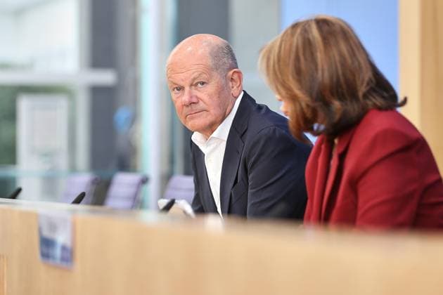 Berlin, Germany, October 5, 2026 Federal Press Conference: Presentation of the North-South Commission on Development Policy (ENSK) Press Conference on the Composition and Priority Issues of the North-South Commission on Development Policy Olaf Scholz (SPD) and Laura Chinchilla Miranda Copyright: xdtsxNachrichtenagenturx dts_137142