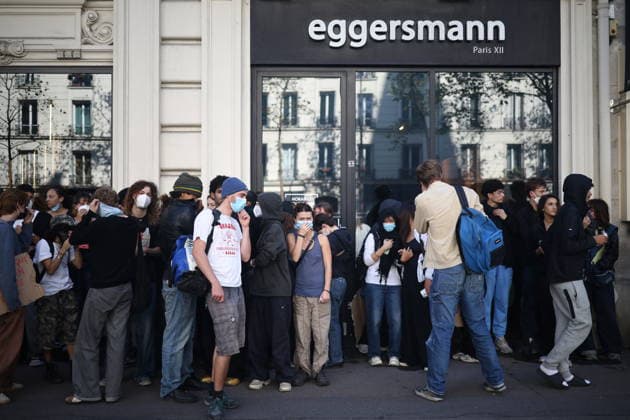 Clashes With Police During Student Protest - Paris Clashes between protesters and law enforcement during a student demonstration near Place de la Bastille in Paris, in the 11th arrondissement, France, on October 5, 2026. Students continue their protest to demand the hiring of substitute teachers, increased resources, and decent learning conditions. Photo by Raphael Lafargue ABACAPRESS.COM Paris Ile-de-France France  Copyright: xLafarguexRaphael ABACAx