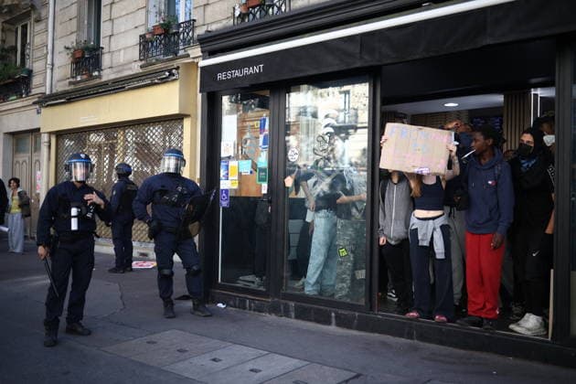 Clashes With Police During Student Protest - Paris Clashes between protesters and law enforcement during a student demonstration near Place de la Bastille in Paris, in the 11th arrondissement, France, on October 5, 2026. Students continue their protest to demand the hiring of substitute teachers, increased resources, and decent learning conditions. Photo by Raphael Lafargue ABACAPRESS.COM Paris Ile-de-France France  Copyright: xLafarguexRaphael ABACAx