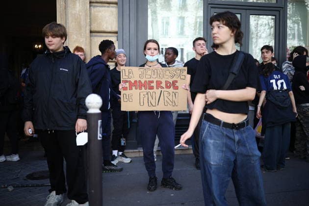 Clashes With Police During Student Protest - Paris Clashes between protesters and law enforcement during a student demonstration near Place de la Bastille in Paris, in the 11th arrondissement, France, on October 5, 2026. Students continue their protest to demand the hiring of substitute teachers, increased resources, and decent learning conditions. Photo by Raphael Lafargue ABACAPRESS.COM Paris Ile-de-France France  Copyright: xLafarguexRaphael ABACAx