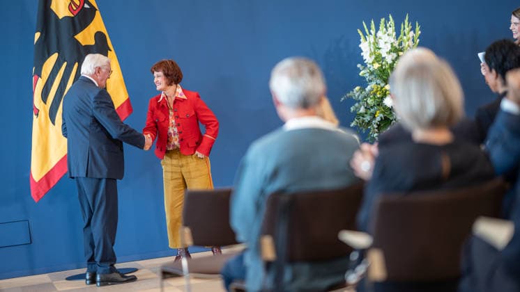 Federal President Frank Walter Steinmeier awards the Order of Merit of the Federal Republic of Germany to 21 citizens on German Unity Day Annette Dittert, journalist Federal President awards the Order of Merit of the Federal Republic of Germany on German Unity Day, Berlin, Germany, official residence at the Spreebogen