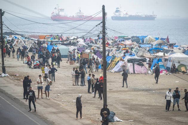 Second day of the evacuation of El Trampolín Beach in Ceuta National Police officers intervene during the evacuation of the group of migrants gathered on El Trampolín Beach on October 5, 2026, in Ceuta, Spain. The National Police escort buses filled with migrants evicted from Trampolín Beach toward the Tarajal border area, where some choose to stay at the Temporary Assistance Center for Foreigners (CATE) to be registered and subsequently accommodated, while others prefer to return to Morocco on foot and voluntarily. October 5, 2026, Spain  Copyright: xMarcosxMorenox 7822335