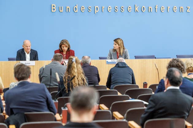 Presentation of the North-South Commission on Development Policy (ENSK) with Olaf Scholz Presentation of the North-South Commission on Development Policy (ENSK) Press conference on the composition and priority issues of the North-South Commission on Development Policy