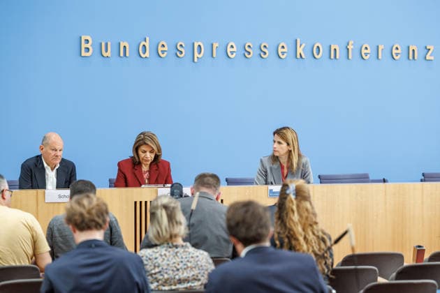 Presentation of the North-South Commission on Development Policy (ENSK) with Olaf Scholz Presentation of the North-South Commission on Development Policy (ENSK) Press conference on the composition and priority issues of the North-South Commission on Development Policy
