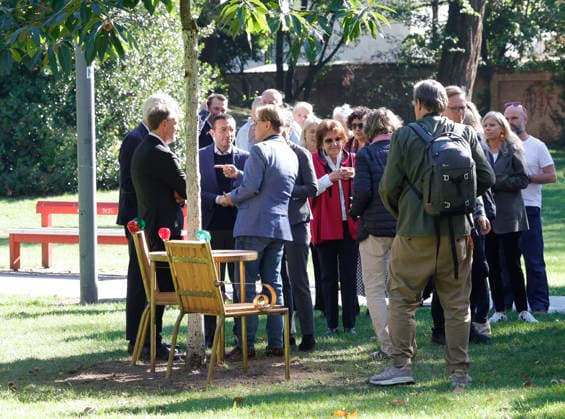 Frankfurt Impressions 05 10 2026 Opening of Havel’s Place in Metzlerpark, Frankfurt As part of the Frankfurt Book Fair, an installation consisting of two chairs at a table was unveiled today, Monday, in honor of the writer, civil rights activist, and