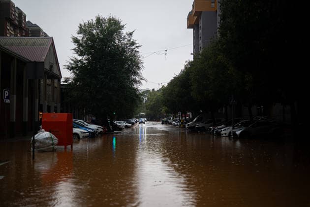 Heavy rains in Catalonia cause widespread disruption. A flooded street in the Nou Barris neighborhood on October 5, 2026, in Barcelona, Catalonia, Spain. Rain and storms will once again dominate the day on Monday, though with less intensity than over the weekend, with yellow and orange alerts in effect at times in some areas of the country, and even a red alert remaining in effect until 10 a.m. in Barcelona, with a cumulative rainfall of 90 L m². OCTOBER 5, 2026 Lorena Sopê Barcelona, Catalonia, Spain  Copyright: xLorenaxSopÃªnax 7822388