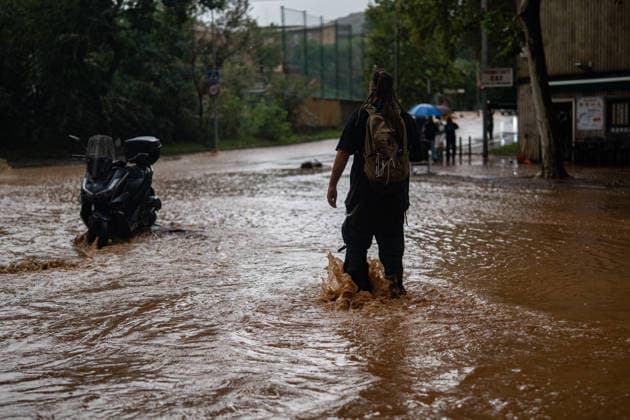Heavy rains in Catalonia cause widespread disruption. A flooded street in the Nou Barris neighborhood on October 5, 2026, in Barcelona, Catalonia, Spain. Rain and storms will once again shape the day on Monday, though with less intensity than over the weekend, with yellow and orange alerts in effect at times in some areas of the country, and even a red alert remaining in effect until 10 a.m. in Barcelona, with a cumulative rainfall of 90 l m². OCTOBER 5, 2026 Lorena Sopê Barcelona, Catalonia, Spain  Copyright: xLorenaxSopÃªnax 7822393