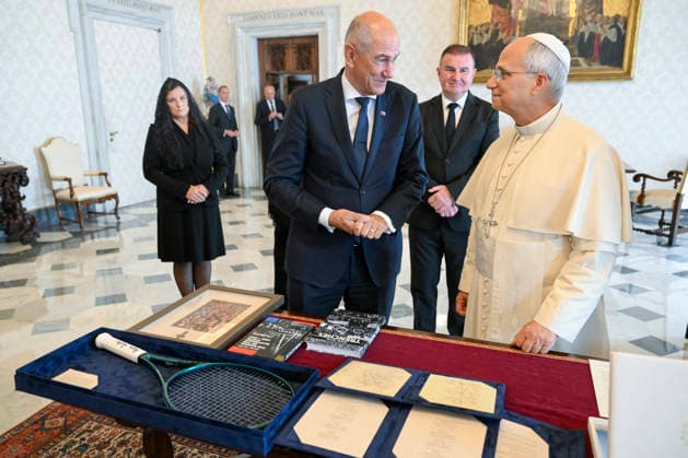 ITALY - PRIVATE AUDIENCE - VATICAN-2026 10 5 Italy, Rome, Vatican, 2026 10 5 Pope Leo XIV receives His Excellency Mr. Janez Jansa, Prime Minister of the Republic of Slovenia, in a private audience in The Vatican . EDITORIAL USE ONLY - NO BOOKS Copyright: xVATICANxMEDIA xCatholicxPressxPhotox