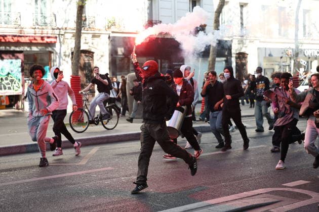 Clashes With Police During Student Protest - Paris Clashes between protesters and law enforcement during a student demonstration near Place de la Bastille in Paris, in the 11th arrondissement, France, on October 5, 2026. Students continue their protest to demand the hiring of substitute teachers, increased resources, and decent learning conditions. Photo by Raphael Lafargue ABACAPRESS.COM Paris Ile-de-France France  Copyright: xLafarguexRaphael ABACAx