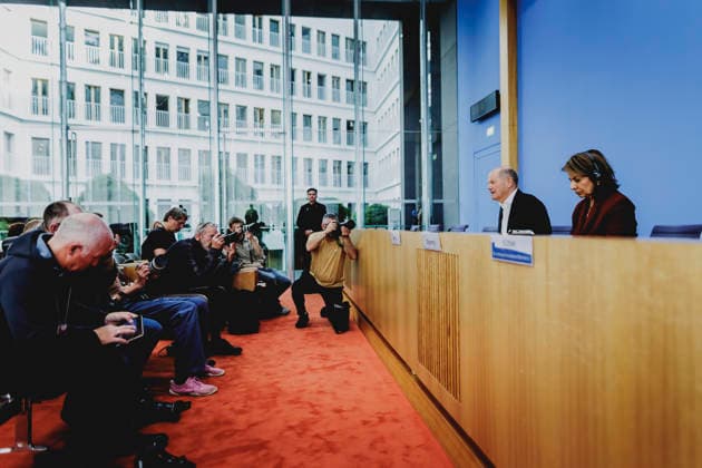L R Olaf Scholz, former Federal Chancellor and Co-Chair of the ENSK, and Laura Chinchilla Miranda, former President of Costa Rica and Co-Chair of the ENSK, photographed during the press conference to introduce the North-South Commission on Development Policy in Berlin, October 5, 2026, Berlin, Germany Copyright: xFlorianxGaertnerx