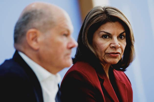 L R Olaf Scholz, former Federal Chancellor and Co-Chair of the ENSK, and Laura Chinchilla Miranda, former President of Costa Rica and Co-Chair of the ENSK, photographed during the press conference to introduce the North-South Commission on Development Policy in Berlin, October 5, 2026, Berlin, Germany Copyright: xFlorianxGaertnerx