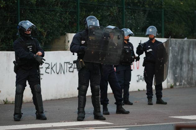 October 5, 2026, Anglet, Nouvelle Aquitaine, France: French riot police officers stand guard during a protest by high school students against the government outside the Cantau high school in Anglet, southwestern France, on October 5, 2026. Students have been blocking schools across France since September 21 to demand more teachers, smaller classes and better school buildings. Cantau was closed by authorities after clashes in recent days. Anglet France - ZUMAb298 20261005_zsp_b298_008 Copyright: xJulesxBuonx