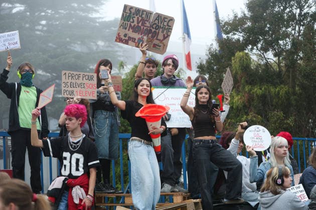 October 5, 2026, Bayonne, Nouvelle Aquitaine, France: High school students hold placards reading They play with our lives like Monopoly , One teacher for 35 students, 5 riot police for 1 student , 8am-6pm crossed out, Future, future, but will we get there? and We wanted the baccalaureate, they send us the BAC , during a protest against the government outside the Reno Cassin high school in Bayonne, southwestern France, on October 5, 2026. Students have been blocking schools across France since September 21 to demand more teachers, smaller classes and better school buildings. Bayonne France  - ZUMAb298 20261005_zsp_b298_028 Copyright: xJulesxBuonx