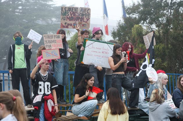 October 5, 2026, Bayonne, Nouvelle Aquitaine, France: High school students hold placards reading They play with our lives like Monopoly , One teacher for 35 students, 5 riot police for 1 student , 8am-6pm crossed out, Future, future, but will we get there? , We are treated like babies. We are the future of France! and We wanted the baccalaureate, they send us the BAC , during a protest against the government outside the Reno Cassin high school in Bayonne, southwestern France, on October 5, 2026. Students have been blocking schools across France since September 21 to demand more teachers, smaller classes and better school buildings. Bayonne France  - ZUMAb298 20261005_zsp_b298_029 Copyright: xJulesxBuonx