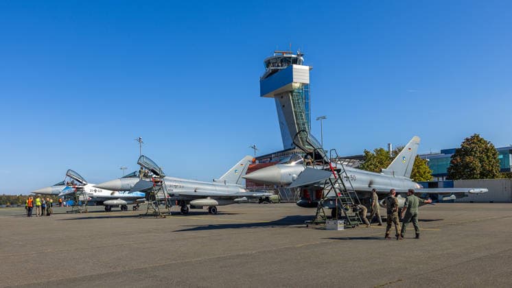 Eurofighters at Nuremberg Airport: German Air Force Conducts Dispersed Operation, Nuremberg, October 5, 2026 Several German Air Force Eurofighters are parked on the airport apron with their cockpits open and boarding ladders in place. Soldiers and emergency personnel are working on the aircraft, which are operating out of a civilian airport at times duri 20261005-286A0214-M4000
